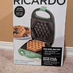 Ricardo Green Mini Waffle Maker